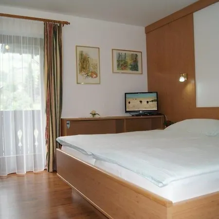 Ferienhaus In Mit Terrasse, Grill Und Garten